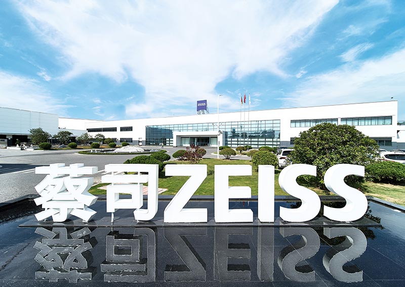 廠區(qū)門(mén)口